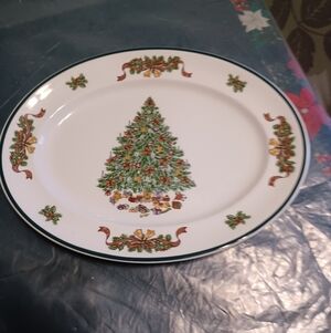 Festive Christmas Tree Oval Service Plate. Johnson Bro., 12".Green and Red